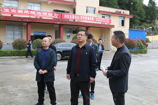 屏南县委书记调研城区项目和社区工作