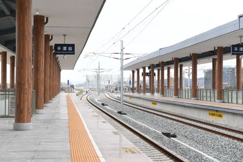 12月22日拍摄的福平铁路平潭站站台.