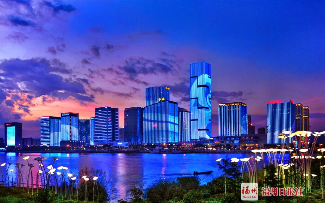 制定《关于进一步完善福州市"两江四岸"规划管控措施的意见》,细化