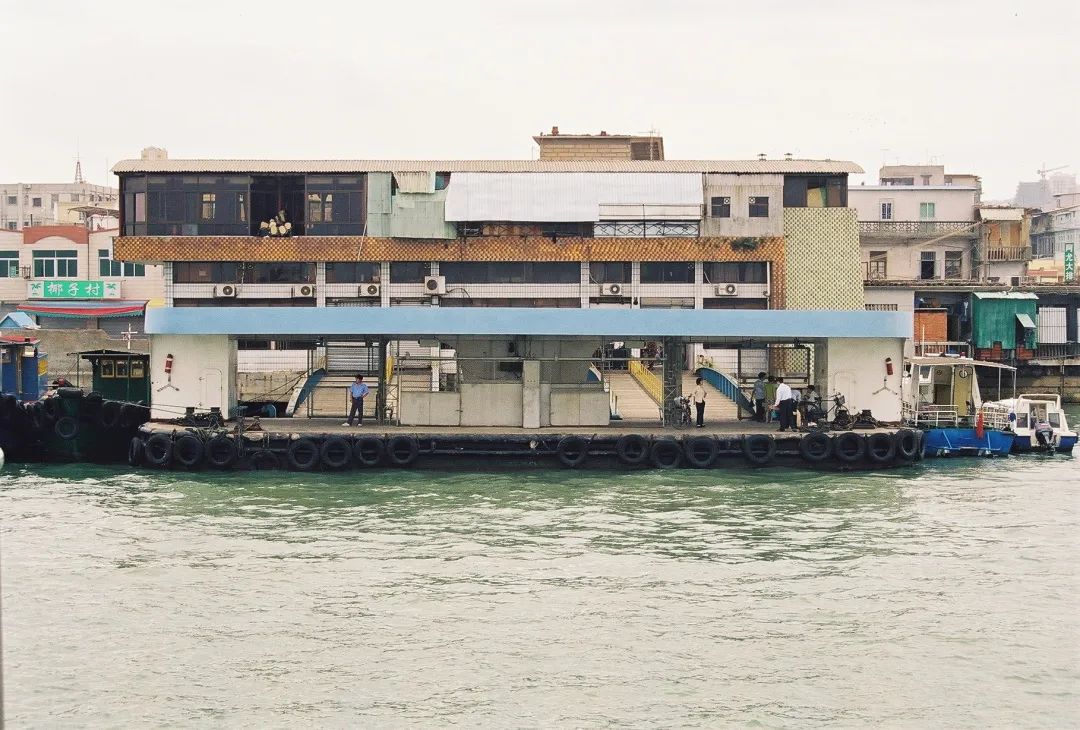 热报 第一码头缓缓关上大门 光荣"退休" 1985年,在斜坡码头南侧,第一