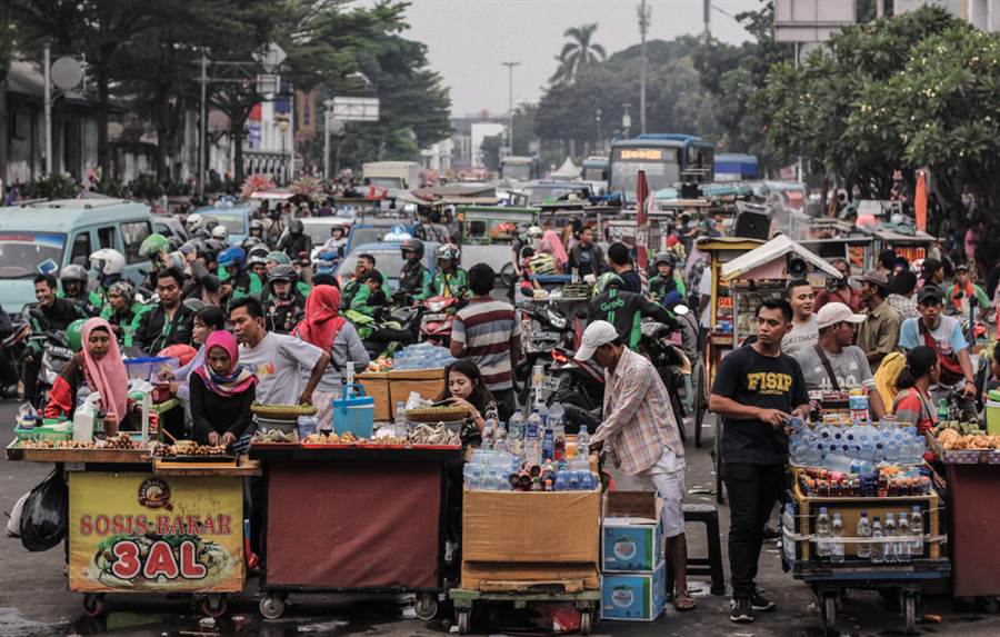 印尼疫情严峻当地台商拟自行包机大逃离