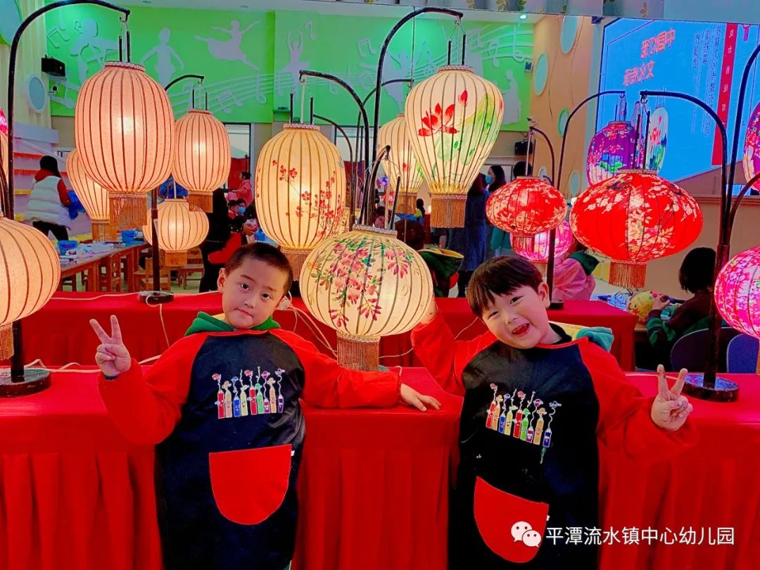 首页>生活small red flower指尖舞动 惟妙惟肖亲子灯笼diy活动开始啦!