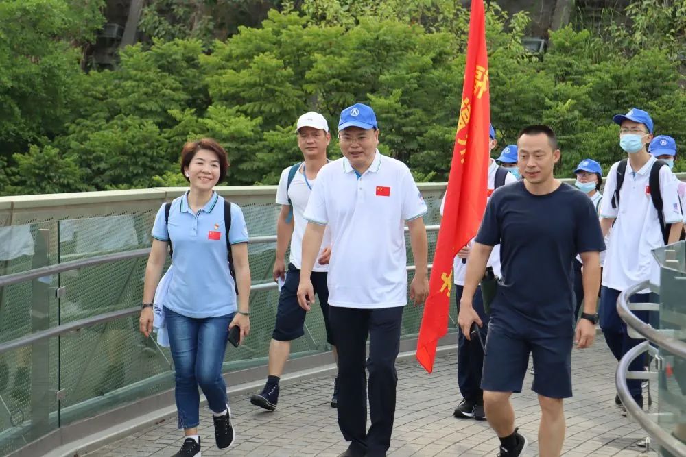 不灭的光教师节让我们记住这个闪亮的名字