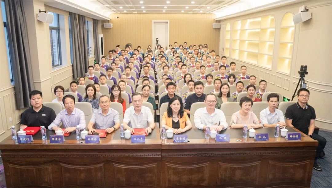 首场开讲福州外国语学校教育集团唯一书院启动大讲坛活动