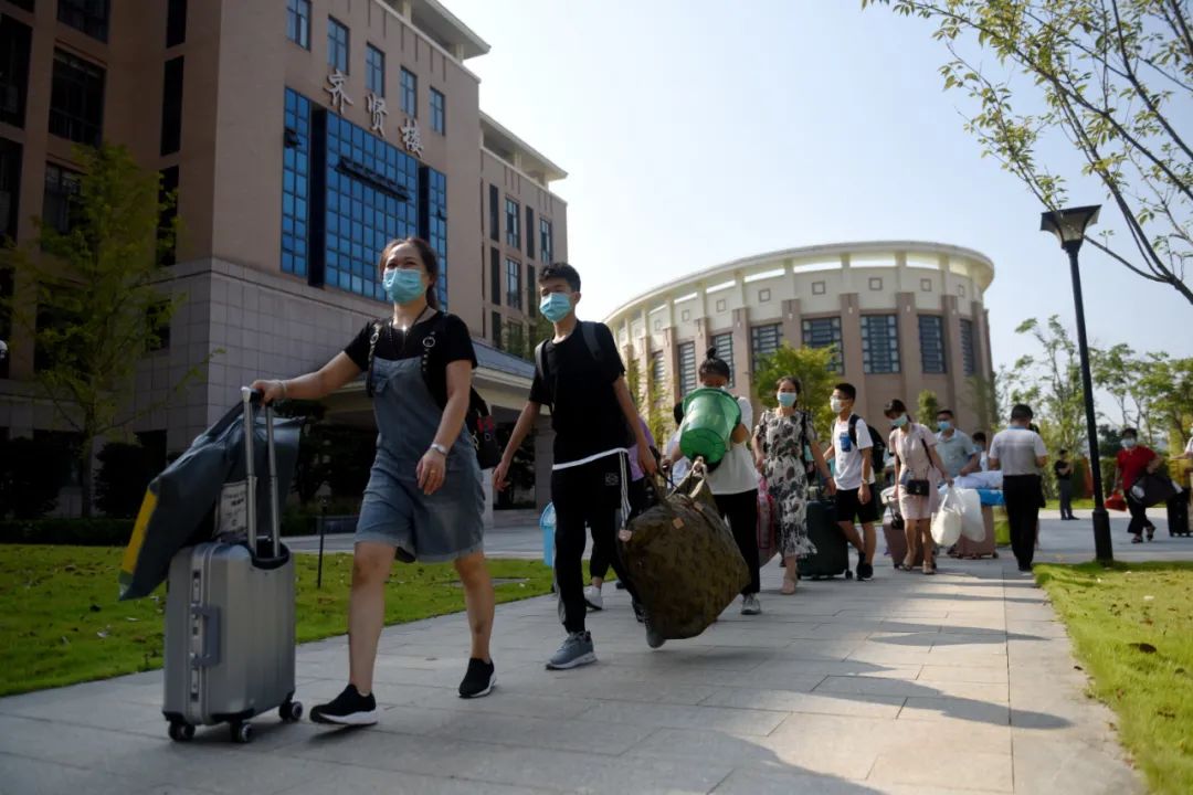 南平一中武夷校区迎来首届高一新生