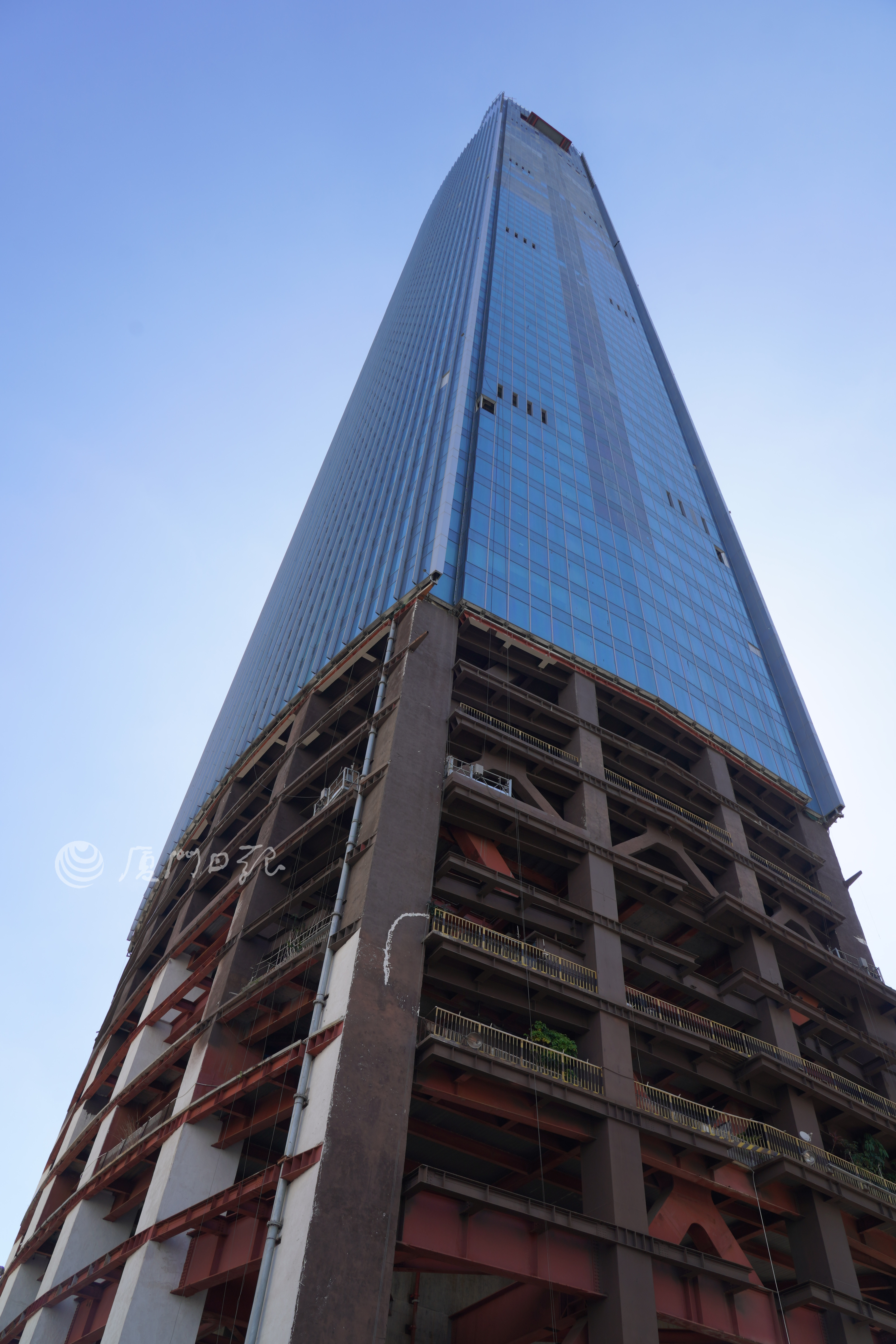 厦门国际中心(图由厦门中院提供)近日,前身为厦门邮电大厦的"第一高楼