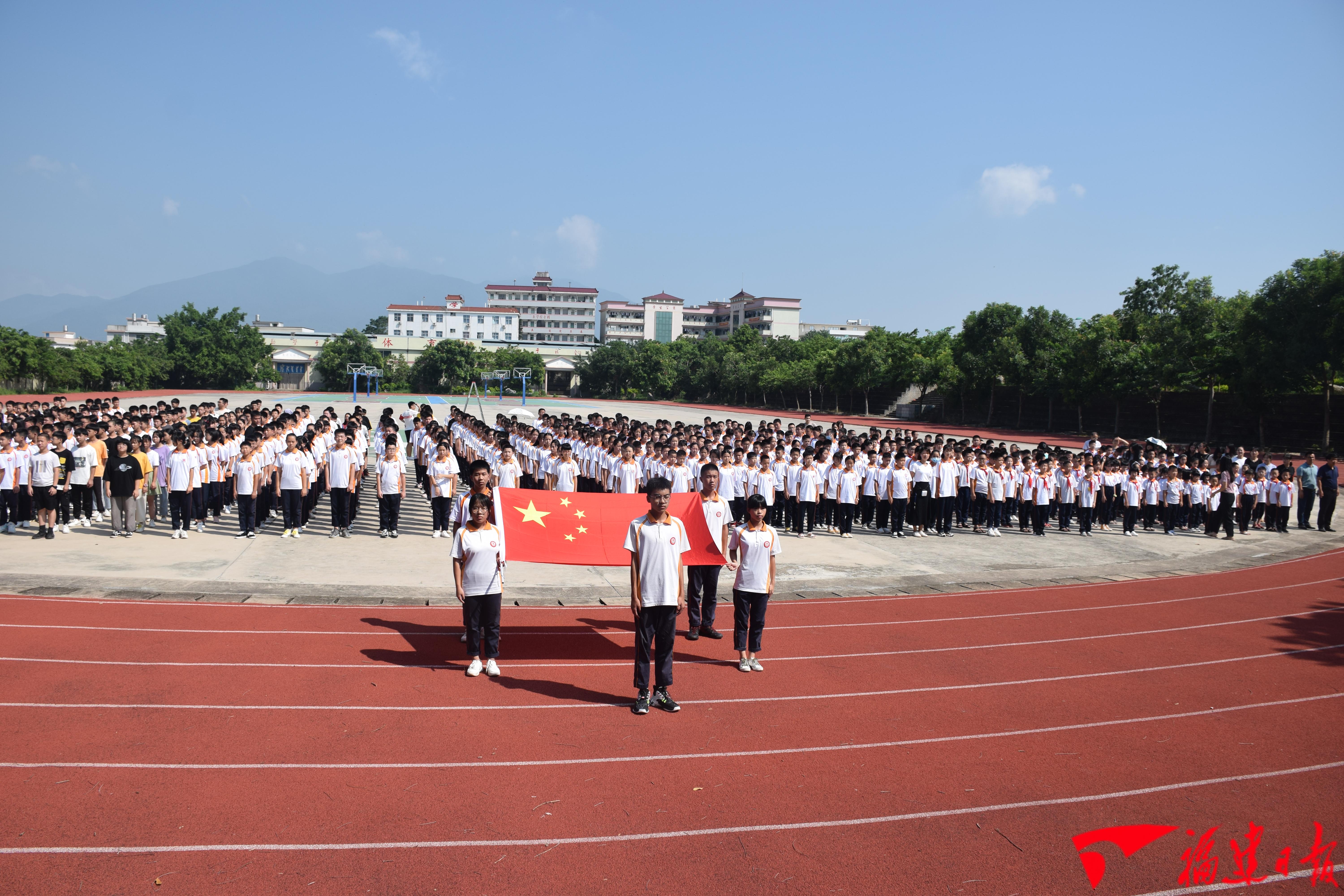 漳州英才学校校服图片