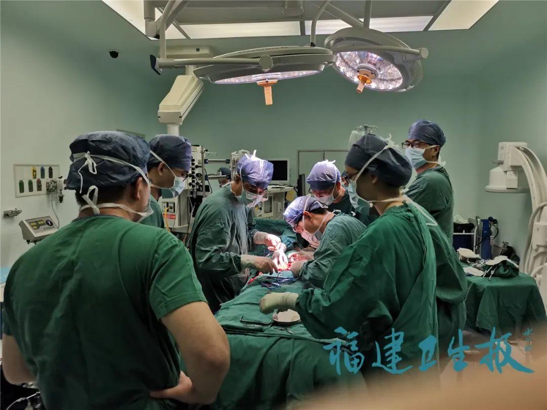 Surgeon weighs in on textured breast implants – Washington University ...