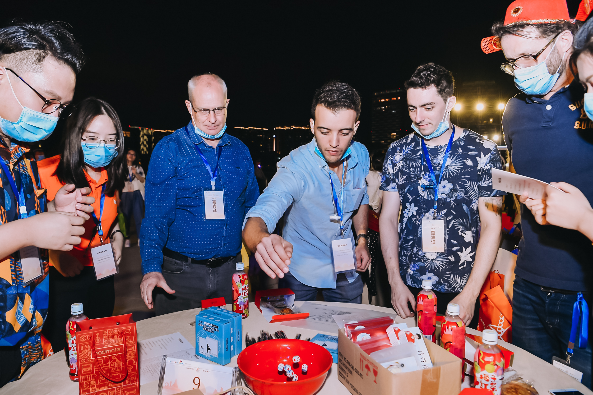 其中,"中秋博饼狂欢月"活动,通过全球首博赛,百点天天博,潮玩月博饼