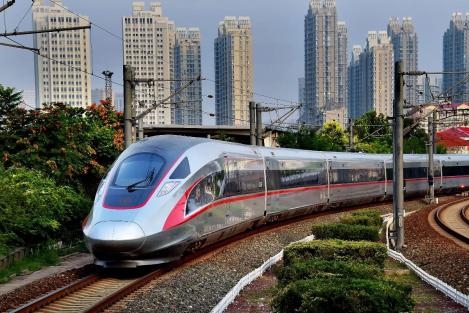 铁路部门充分发挥高铁成网运行和安全快捷等优势,优化运力供给,首次
