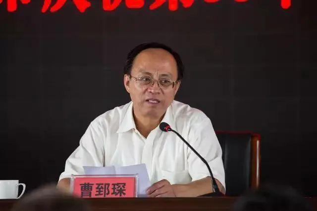 再现“批量”反腐！5名厅官同时被查！