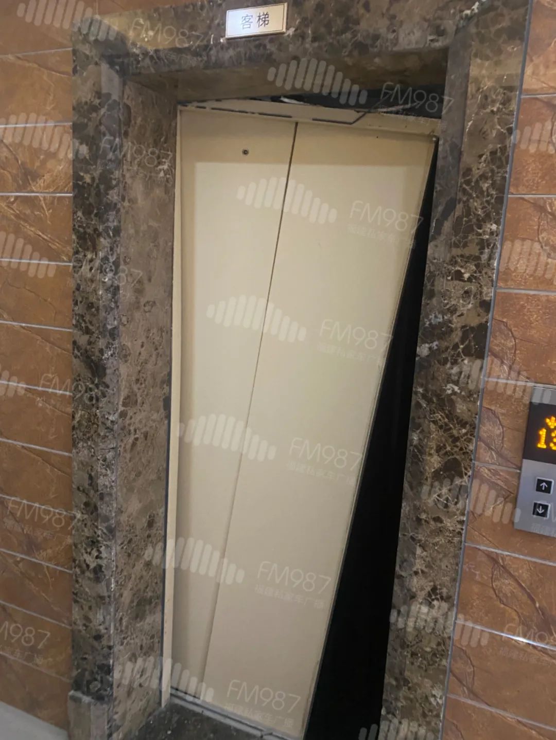 电梯骤降23层!福州一女子上热搜!