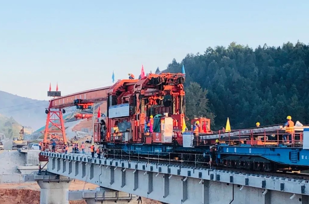 好消息!浦梅铁路建宁至冠豸山段全线铺轨贯通