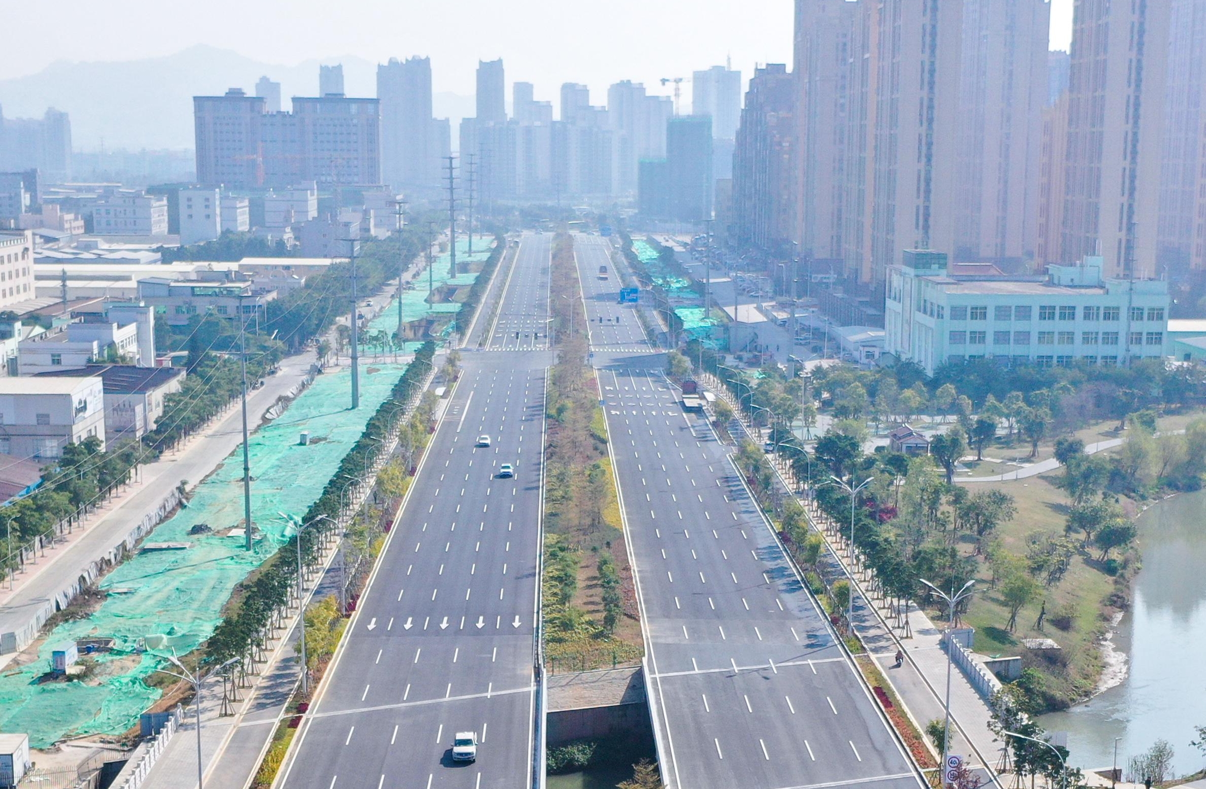 林聪华 李杰 文/图)笔者从龙文区北环城路西段项目部了解到,北环城路