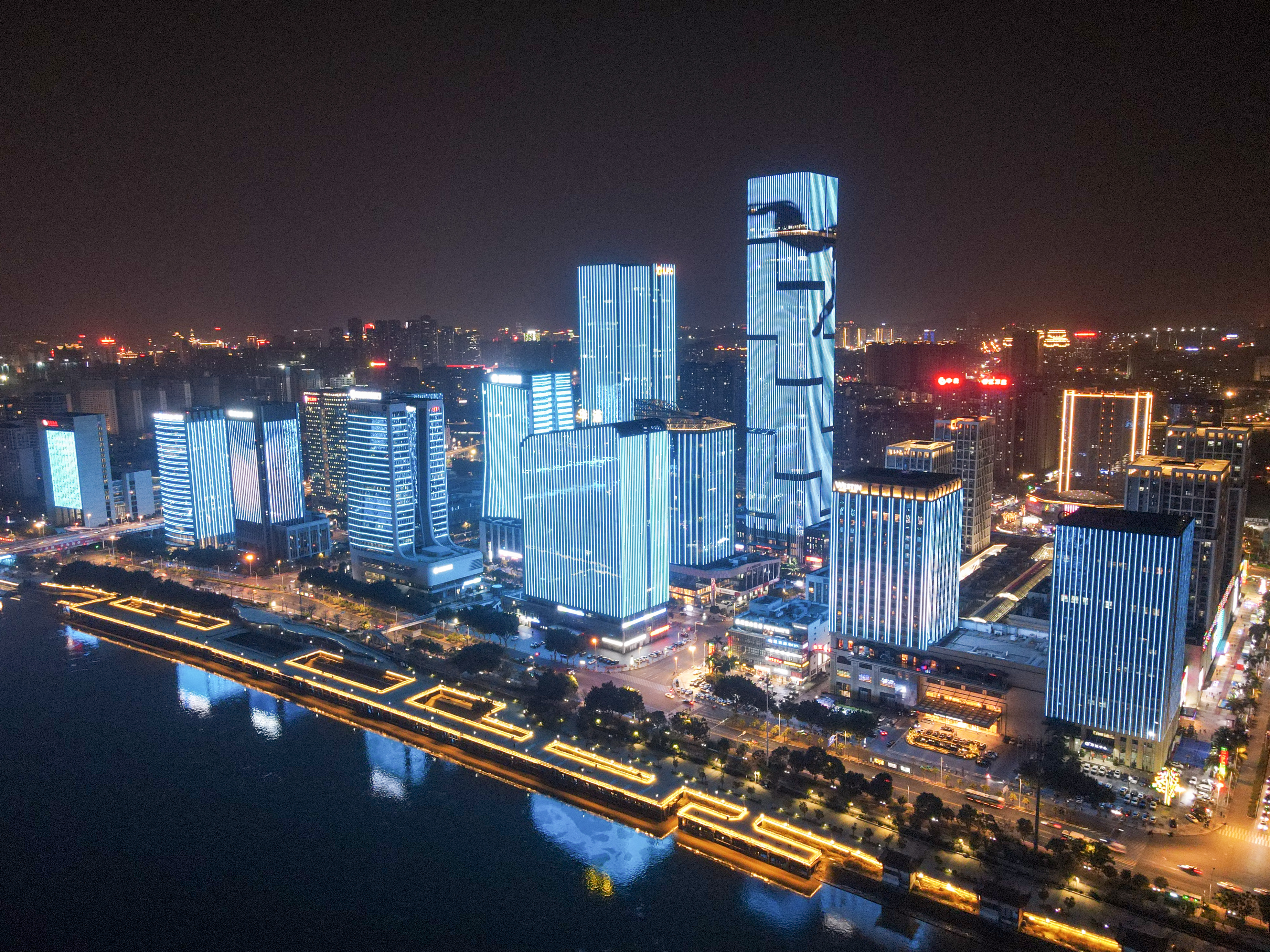 春节前夕闽江夜游 流光溢彩令人沉醉