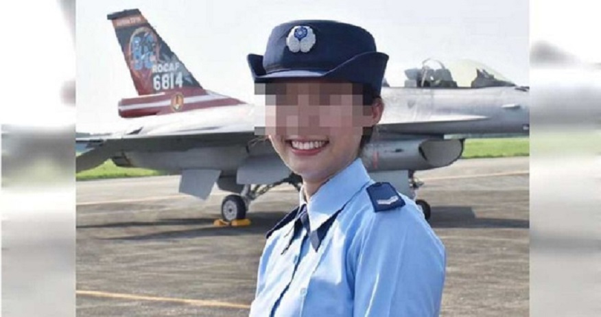 高中毕业后考进台空军航空技术学院士官二专班,成为台空军嘉义基地第