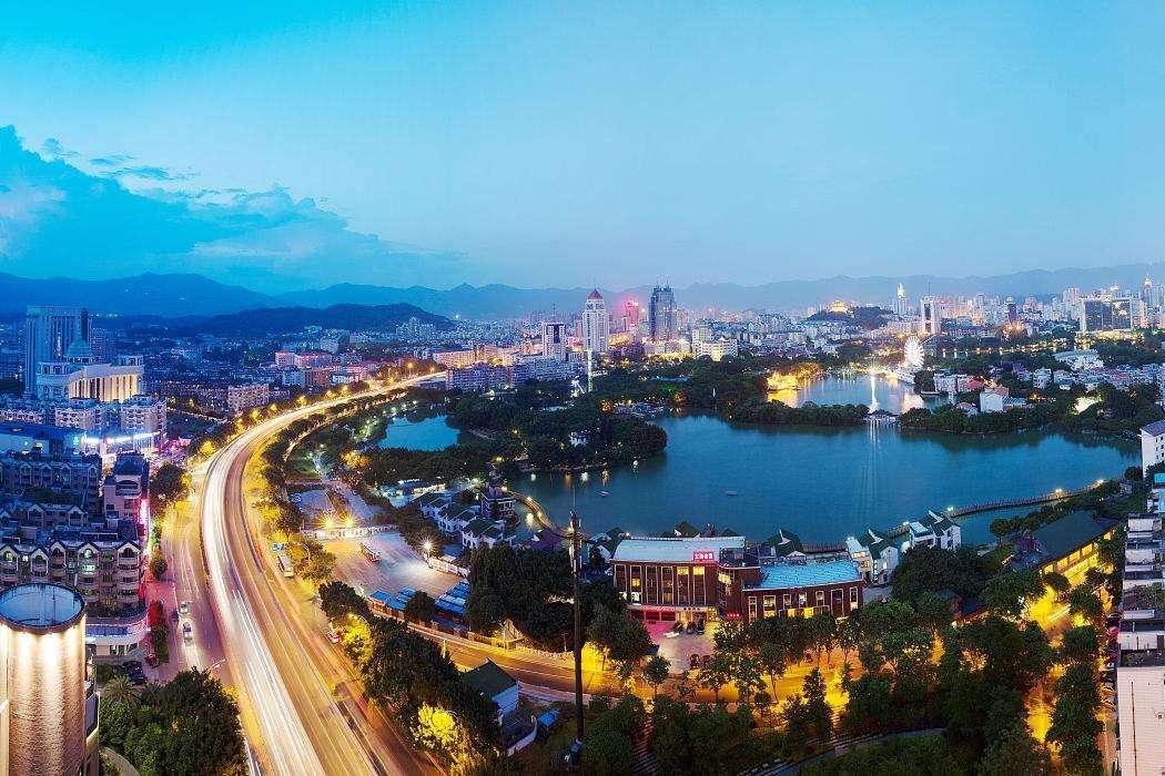 3月起,在泉州中心市区用地企业可享"交地即交证"