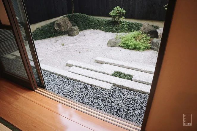 做梦都想在小而美的庭院里 喝茶发呆一整天