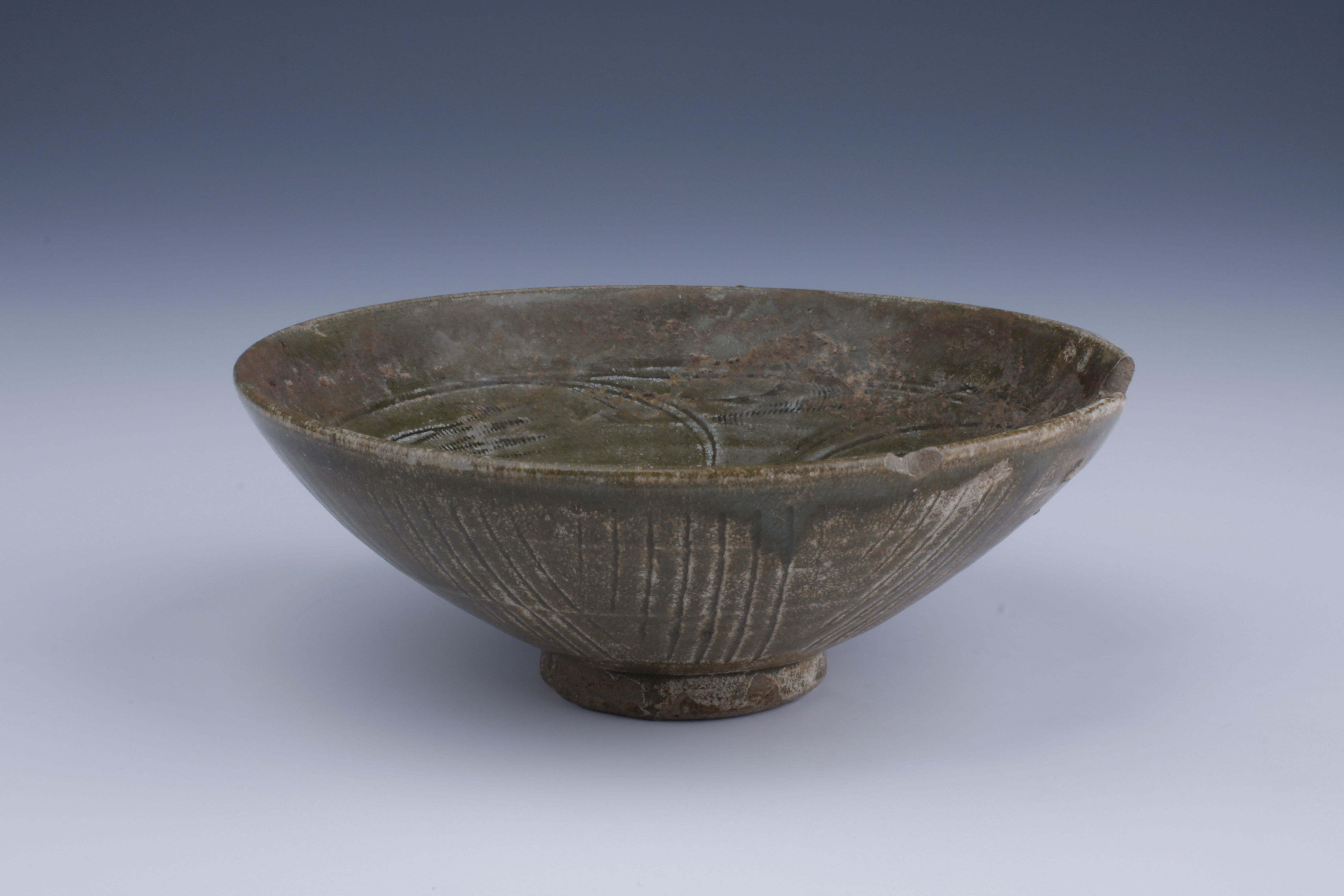 松溪县博物馆】宋九龙窑青釉刻划花卉纹瓷碗