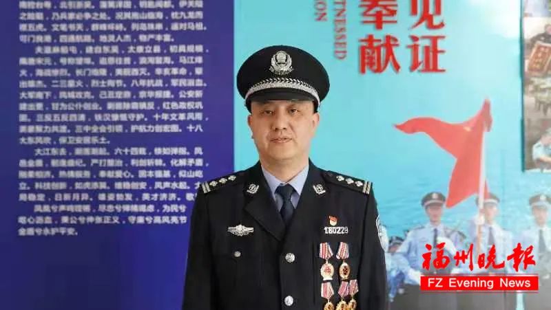 他就是47岁的 连江县公安局城关派出所所长杨巍 杨巍先后荣立 个人二