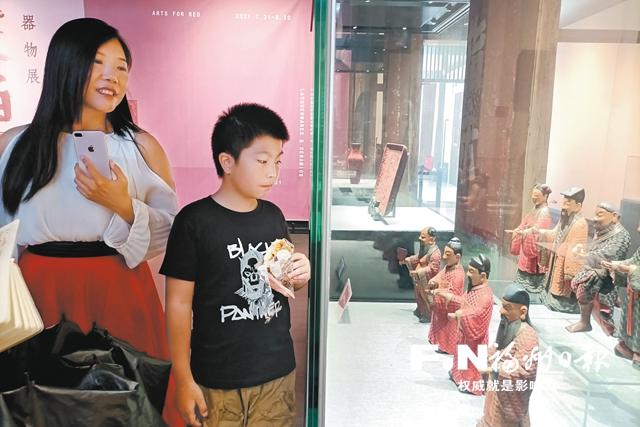 “正当红”器物展在朱紫坊举办 感受古今漆瓷融合艺术