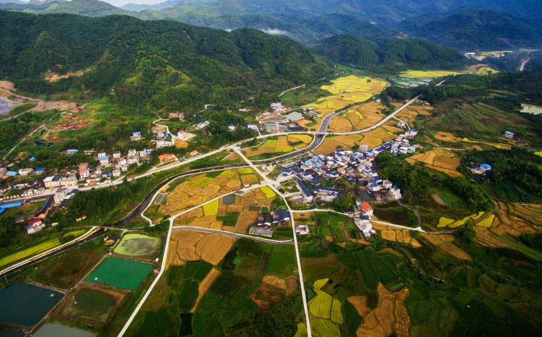 三明闽西北客家古邑明溪县瀚仙镇龙湖村,是北宋著名理学家,闽学鼻祖