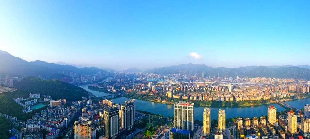 近年来,三明市委市政府始终坚持以人民为中心的发展理念,着力解决群众