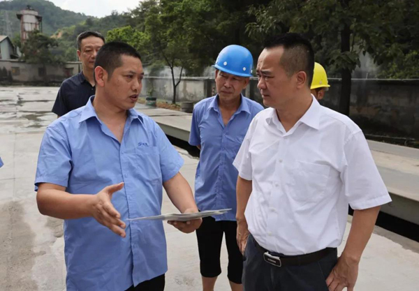 区长肖世龙带队调研督查生态环境保护工作