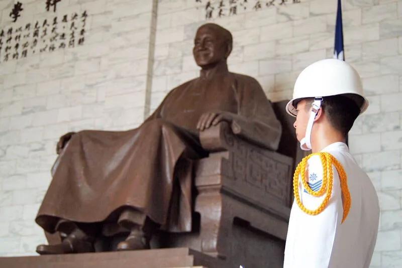 民进党移除蒋介石铜像时间敏感，疑为明年选举炒话题，影响蒋万安