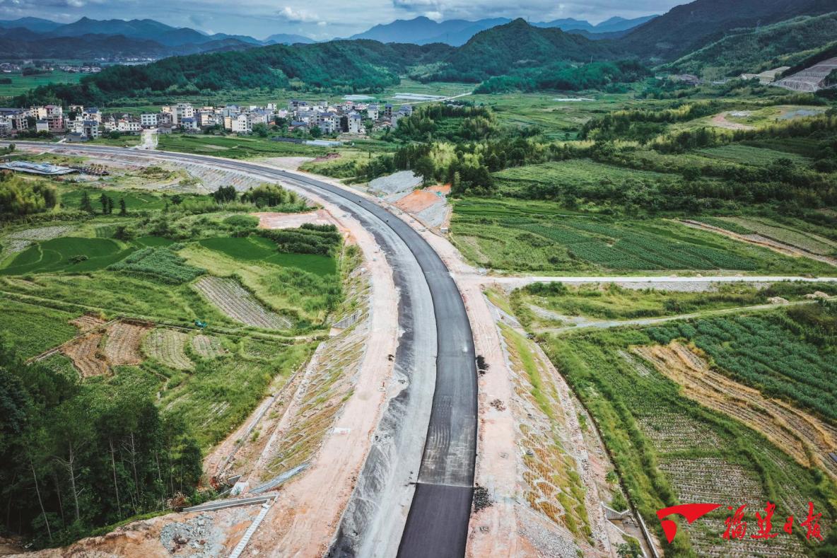 国道353松溪葫芦门至白马岭公路施工现场(周燕兰 摄) (2).jpg