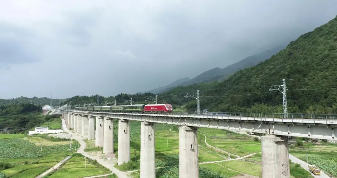 兴泉铁路兴国至清流段,浦梅铁路建宁至冠豸山段9月30日开通运营!