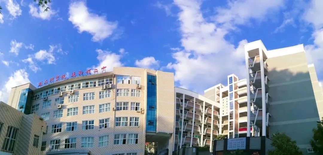 名校长后备培养人选丨武夷山二中暨洪彪走正心之路育时代新人