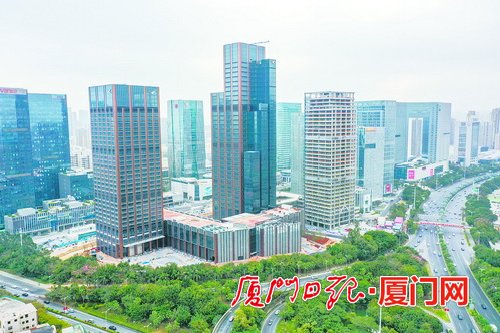 总部大厦昨天举办竣工仪式,它与片区内其他建筑相得益彰,一起扮靓厦门