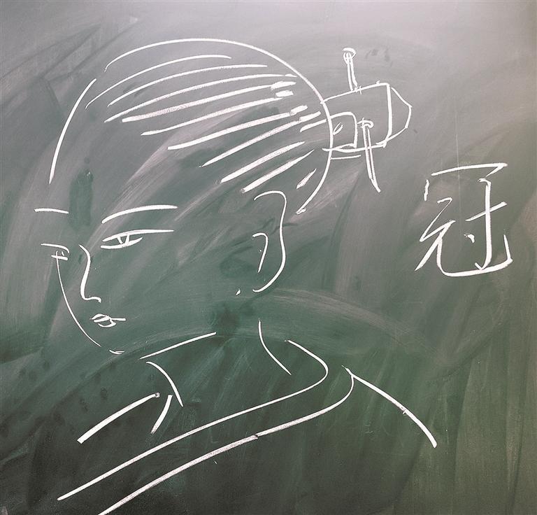 “神笔”惊艳！泉州一老师粉笔速画古人形象