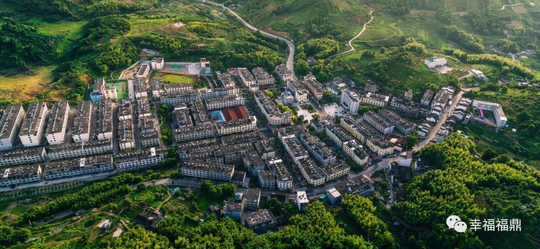 佳阳位于福鼎市东北部,于2009年改设为畲族乡,辖12个村,其中7个畲族村