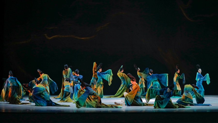 舞蹈诗剧《只此青绿》跨年演出在厦门举行