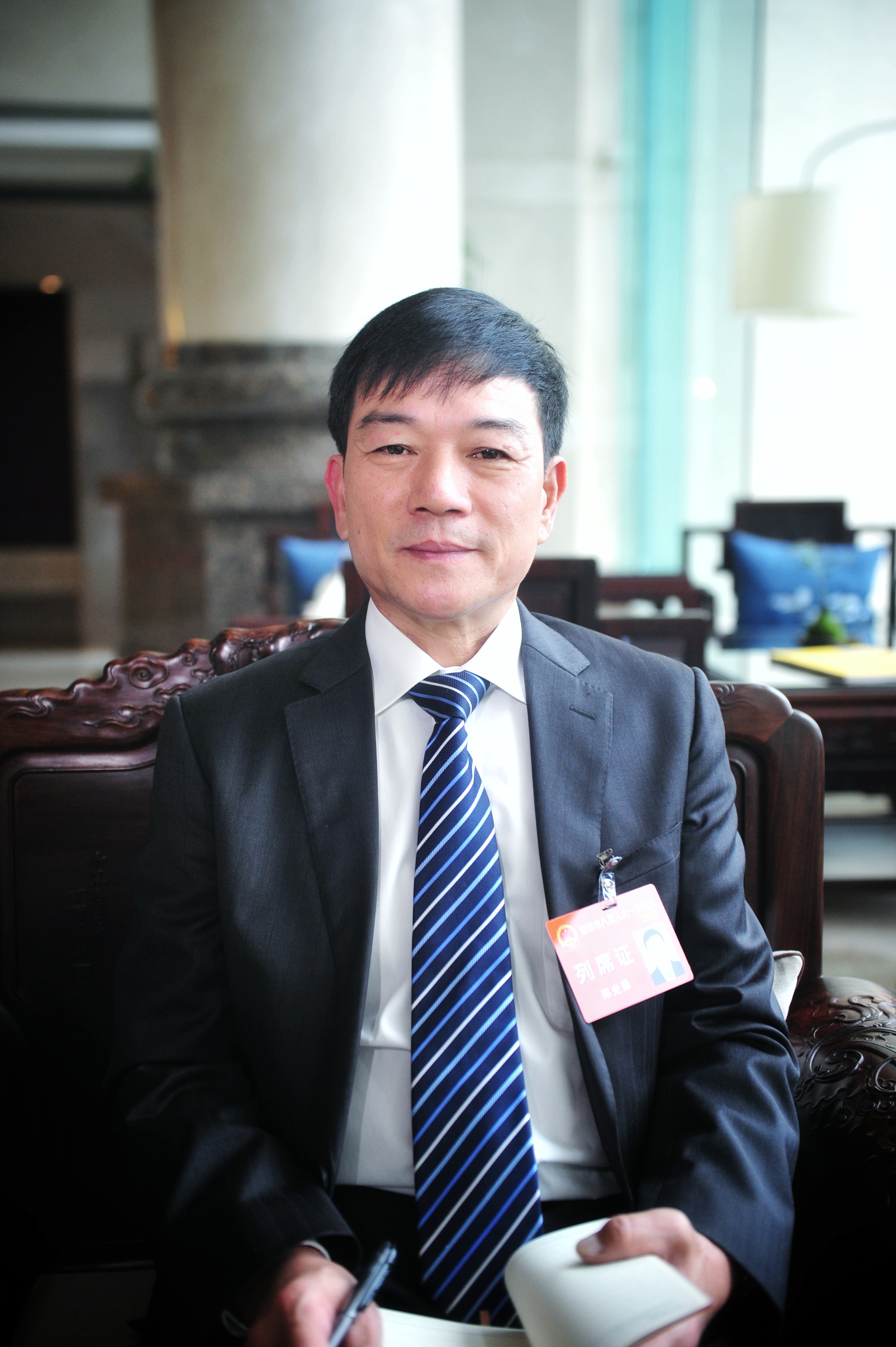 列席华侨郑光添"我建议市政府给海外游子创造条件,设立一个适合偏中