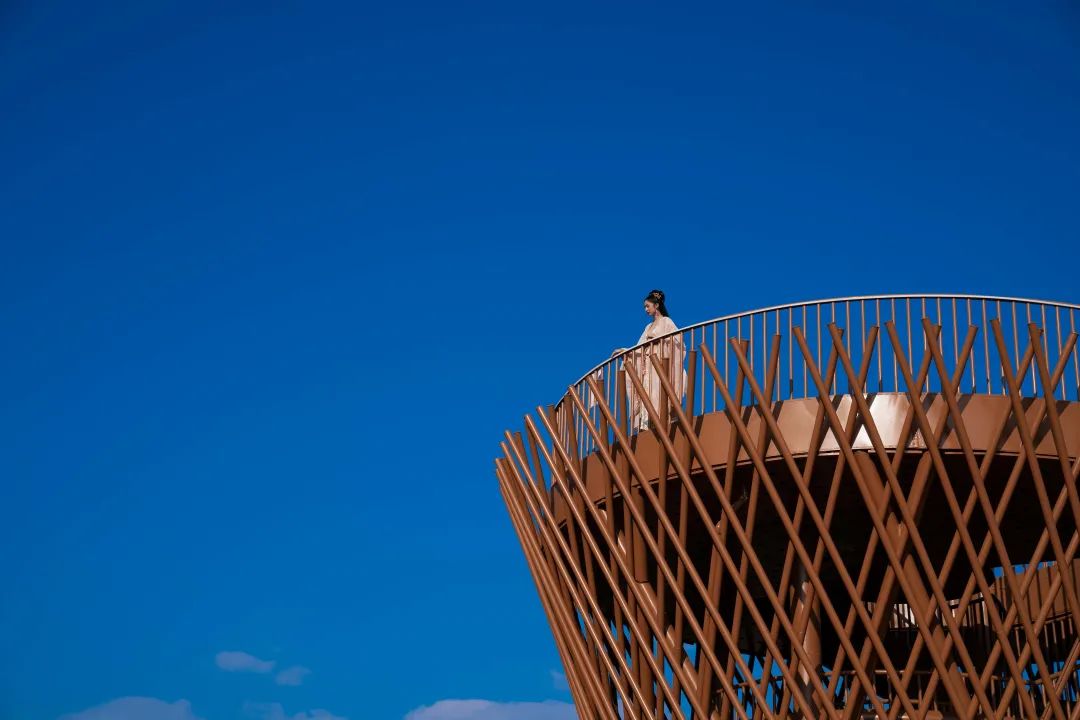 【浴火重生】,【九曲泛舟】观景台在造型设计上,均融入武夷山特色及