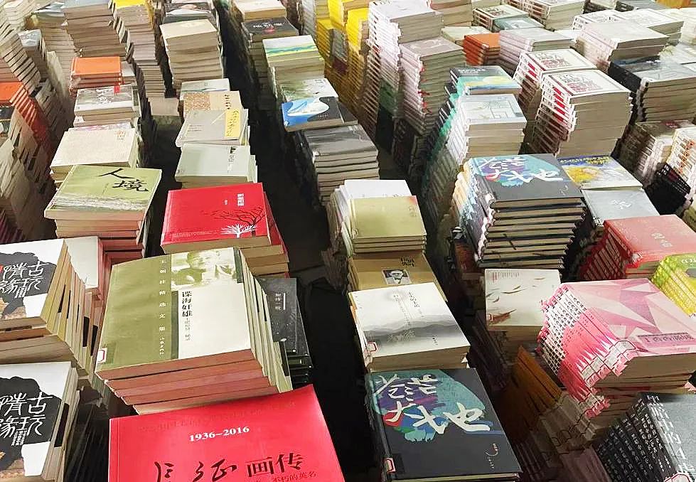 改善阅读学习条件,特别是近年来多次向宁德市有关单位捐赠了大量图书