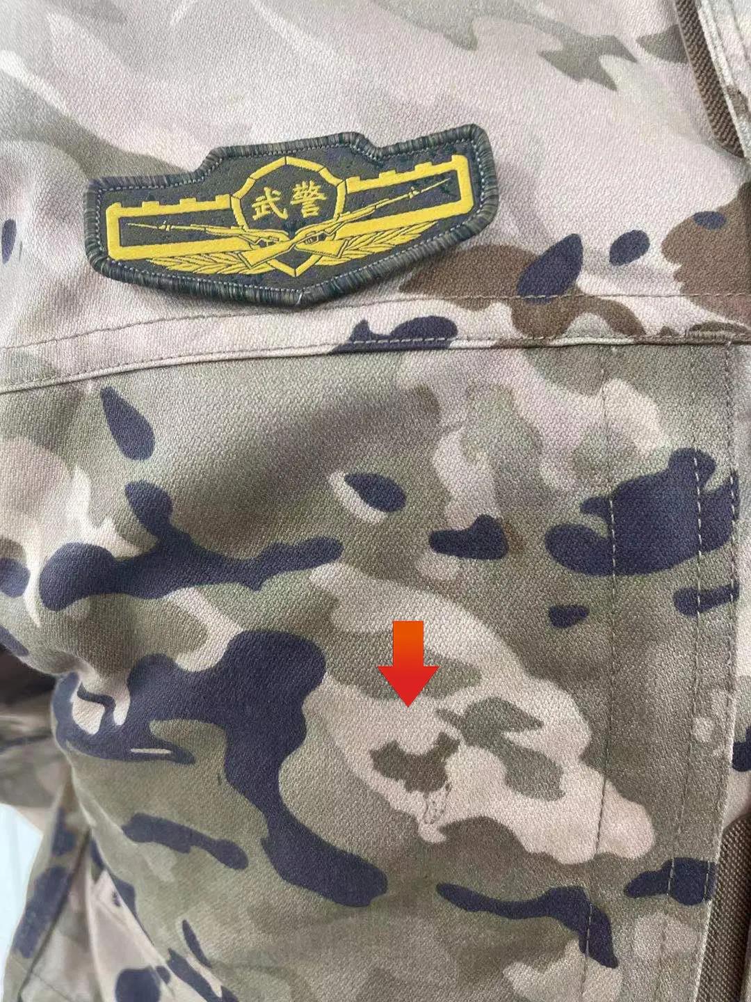 武警21式迷彩作训服上，这个细节亮了