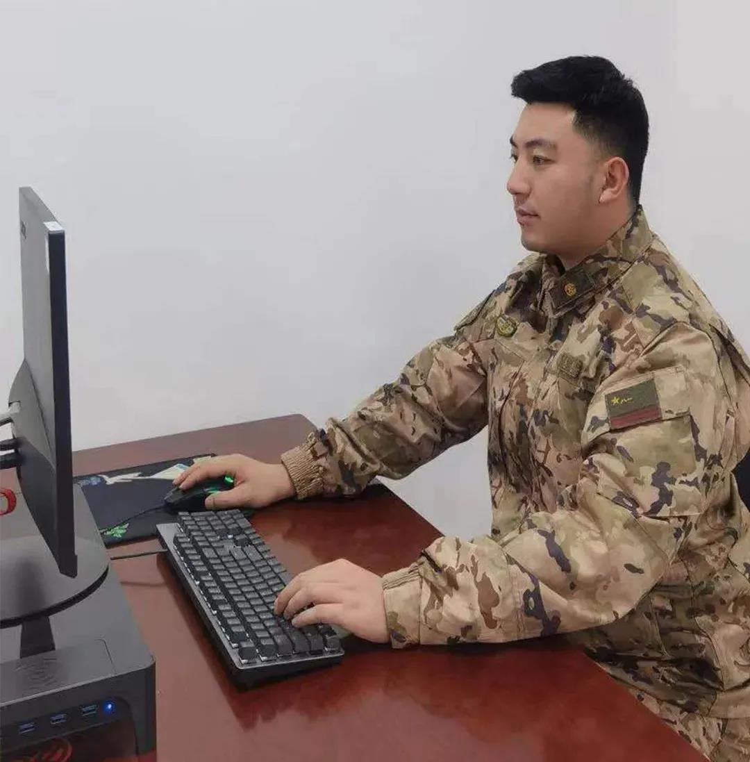 武警21式迷彩作训服上，这个细节亮了