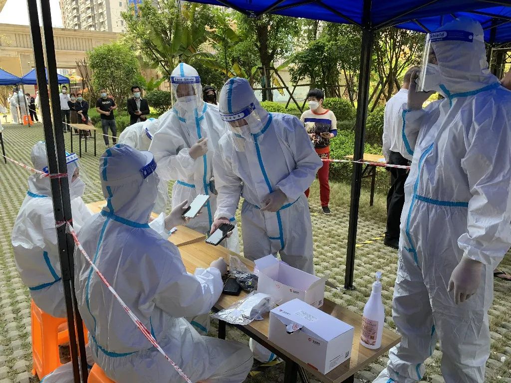 防疫进行时烈日当空护宁平安东侨第二轮全员核酸检测现场纪实