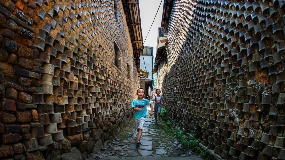 碗窑村,位于福建宁德蕉城区东南方向,属飞鸾镇管辖,毗邻三都澳,是闽东
