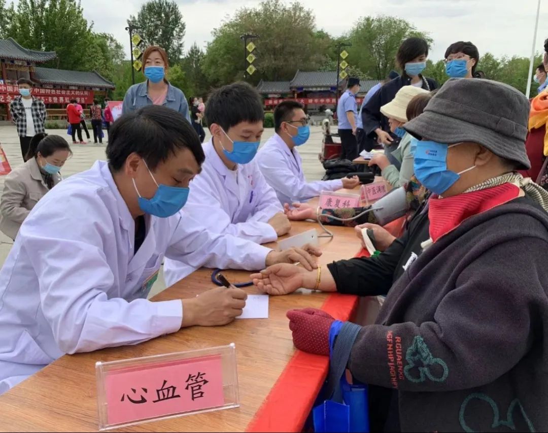 全民公益日厦门援疆医疗队开展义诊活动