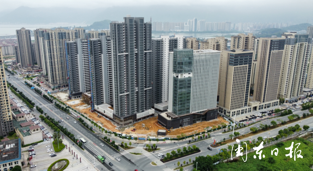 十个十民生工程东晟广场建设项目外幕墙全部落架