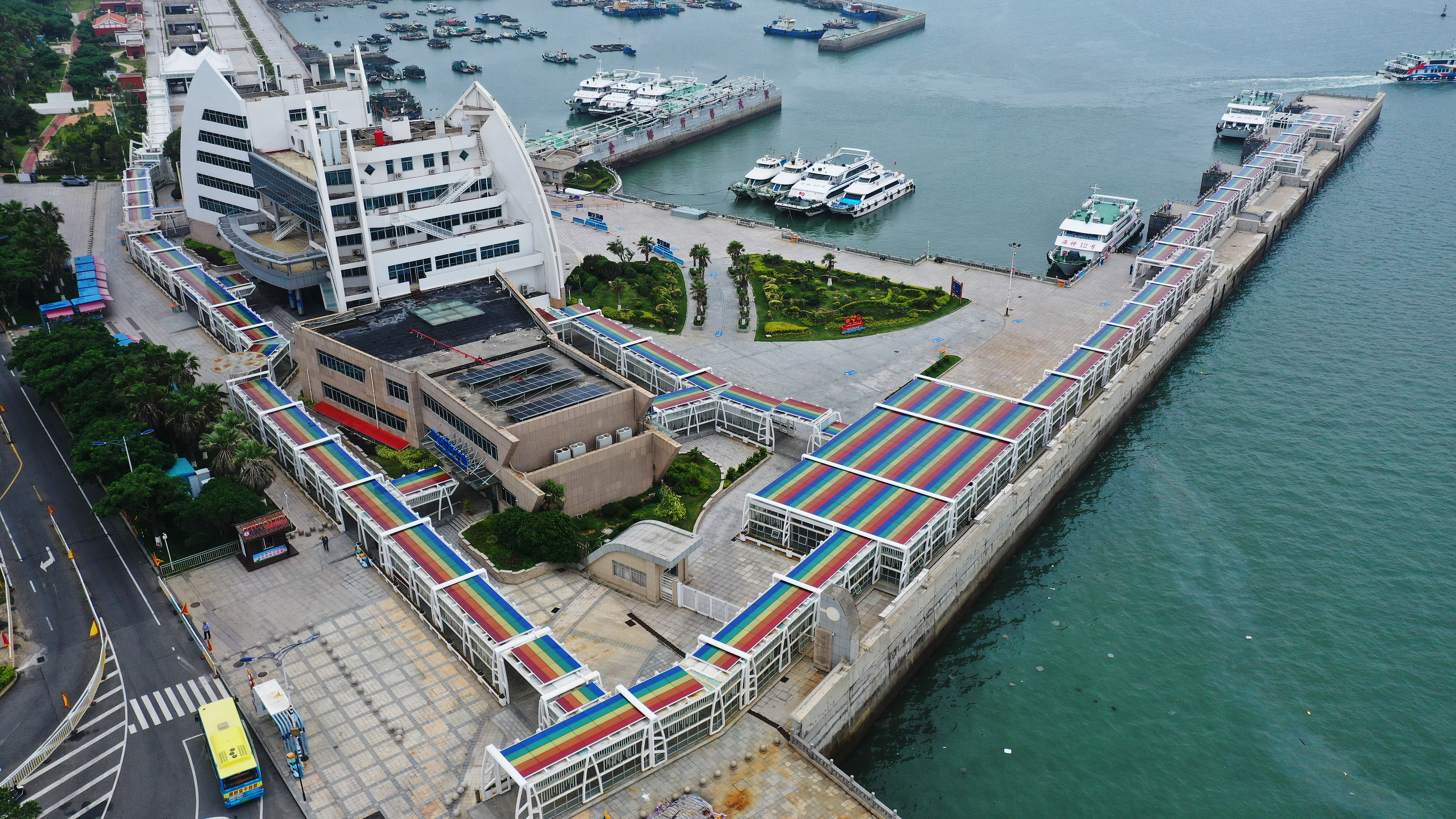 美丽彩虹湄洲岛风雨廊bipv光伏项目建成