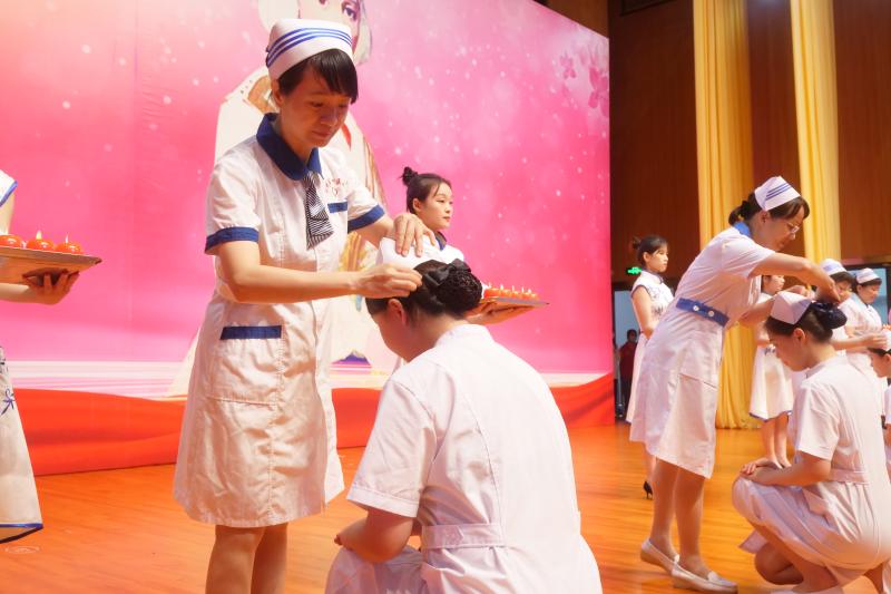 漳州卫生职业学院成功举办2022年护理授冠仪式 