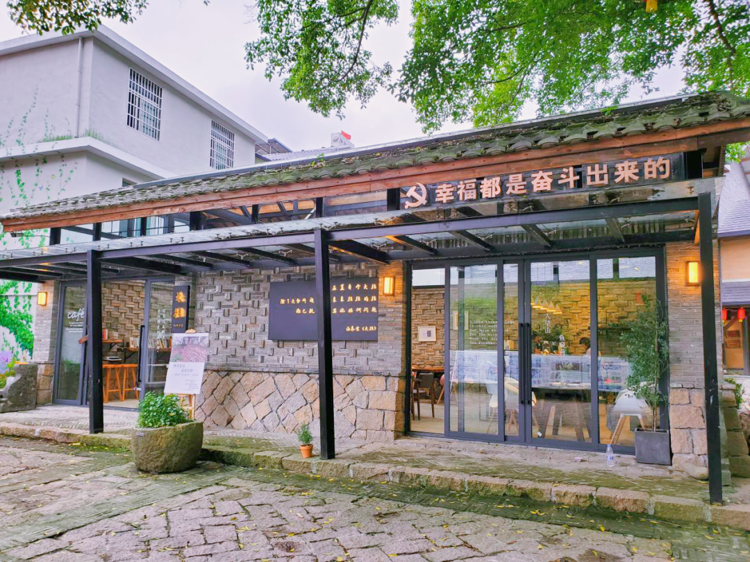 长沙村数字导览扫码获取长沙村内主要景点及设施有油画展示馆,寨岗山