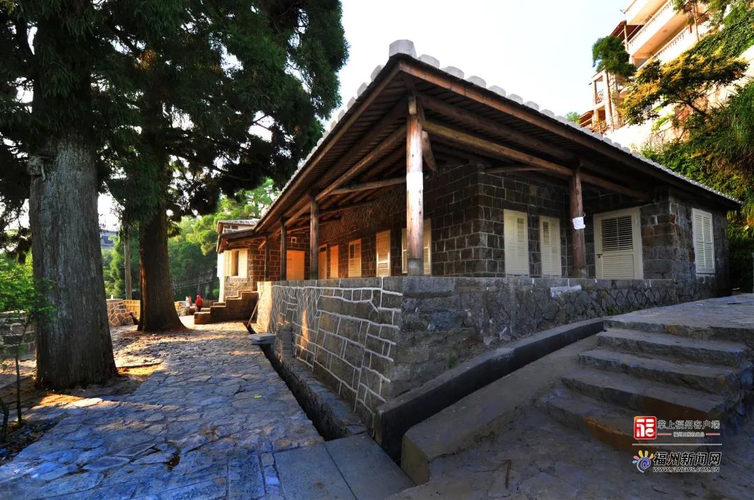 加德纳夫人曾数次到中国为丈夫寻根,最终在中国留学生钟翰的帮助下