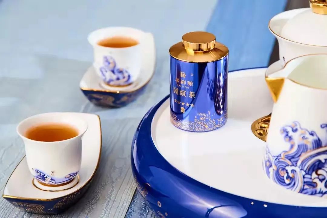 不做金融开茶室 成都妹儿将盖碗茶带到巴黎(图1) 不做金融开茶室